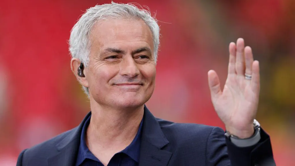 Which person says no to this Portuguese giant? - Mourinho touches down for talks