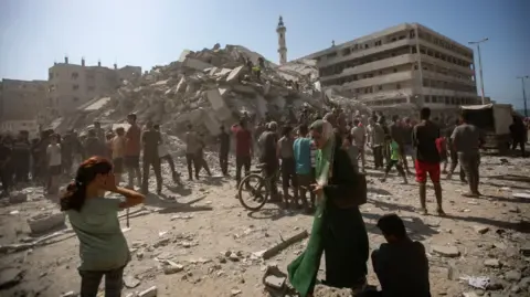 Heightened Aerial Offensive Unfolds in Gaza City